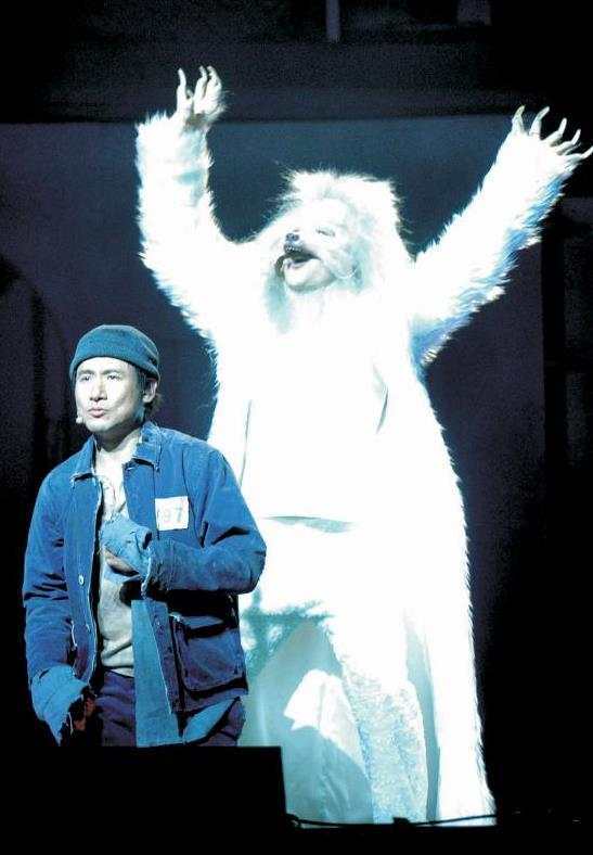 2005年,张学友把音乐剧《雪狼湖》带到了杭州,在黄龙体育馆连演六场