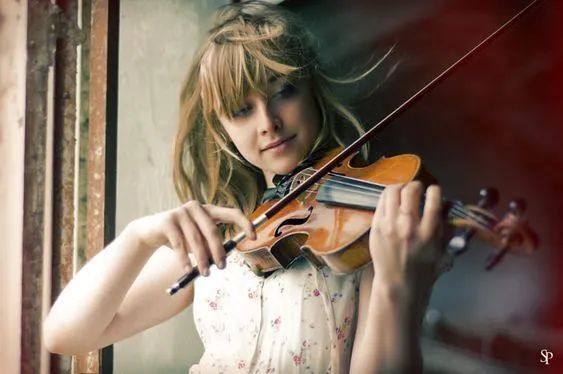 【绘画参考】18张演奏小提琴的人体姿势(动态速写素材)