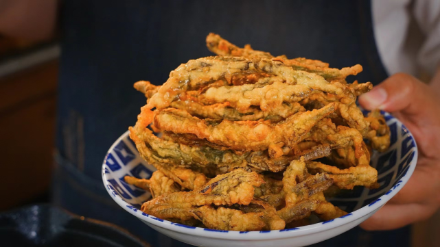 【炸香椿鱼儿 香椿辣椒酱】香椿嫩芽儿鲜可口,谷雨前后正好食