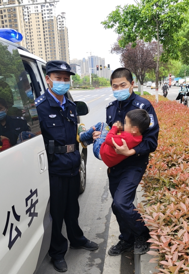 家长疏忽幼童走失 民警快速将其找回|邓州|胜利派出所|人民警察|河南