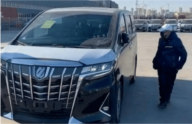 去店里又为自己购置了一台丰田埃尔法,也是百万级的座驾,但潘长江买