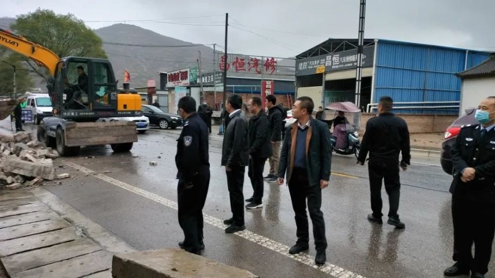 礼县城关镇:对违法用地建筑依法强制拆除_腾讯新闻