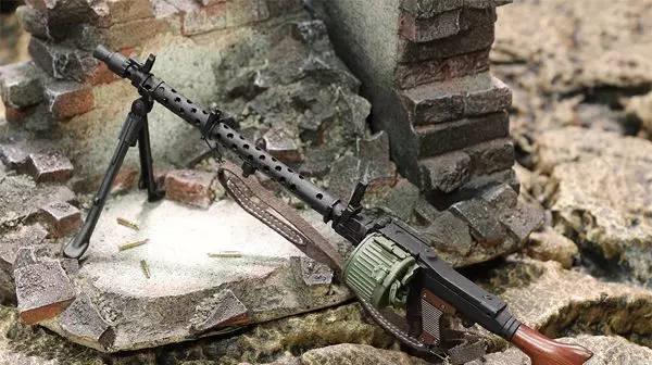 二战德军经典机枪:mg-34是世界上第一种通用机枪_腾讯新闻
