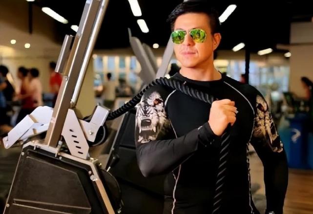 曾担任过张学友,李蕙敏等明星的健身教练.
