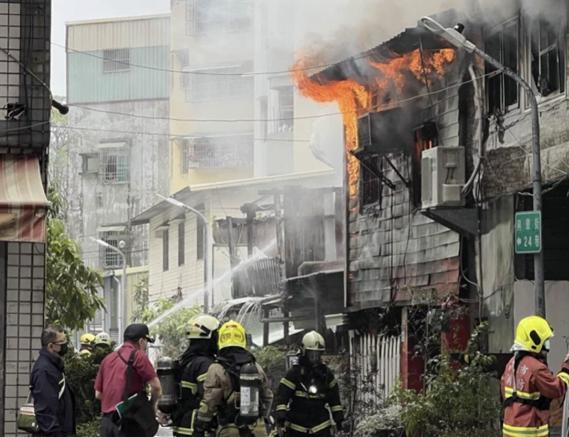 台湾高雄一日突发两起火灾现场距城中城火灾地址仅百米