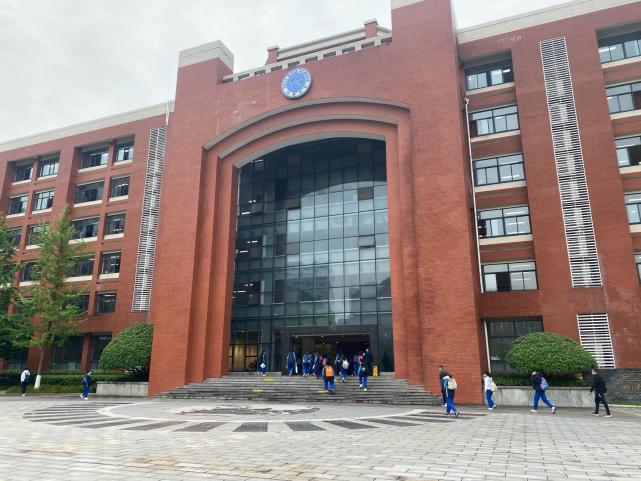 长沙雅礼中学师生分批入校,顺利复课!