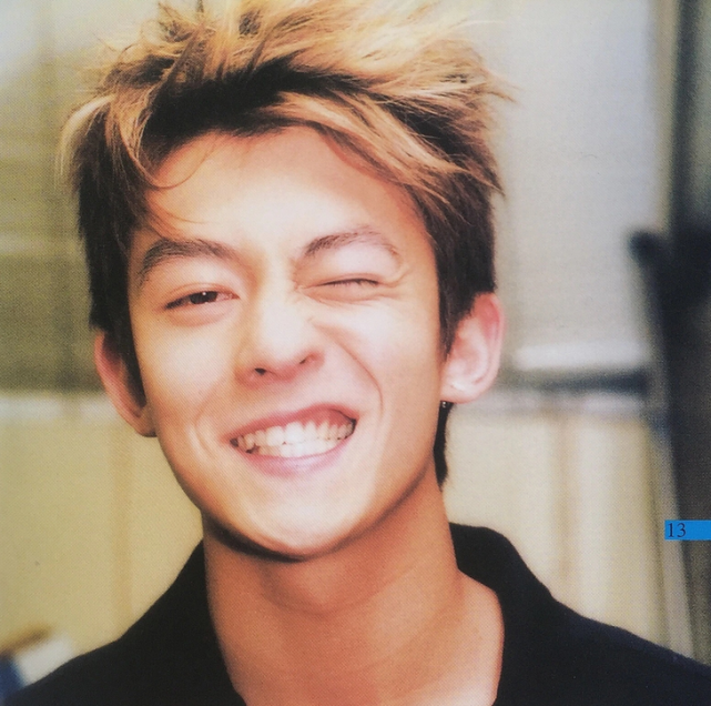 想知道年轻时的陈冠希究竟有多迷人,那就去看看《头文字d》吧.