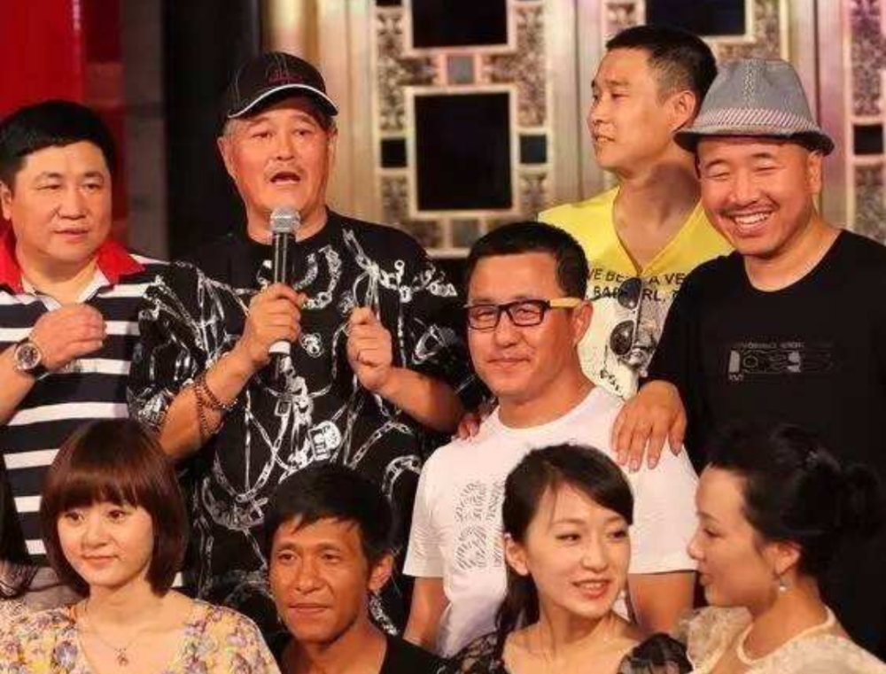 本山传媒演员生存现状曝光每月背负8000房贷比宋小宝小沈阳高