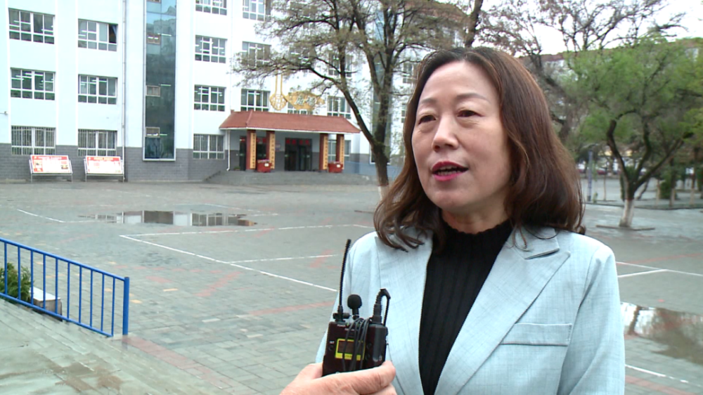 陇西县巩昌中学副校长王咏莲说:在今后的教学活动中,在环境美化中