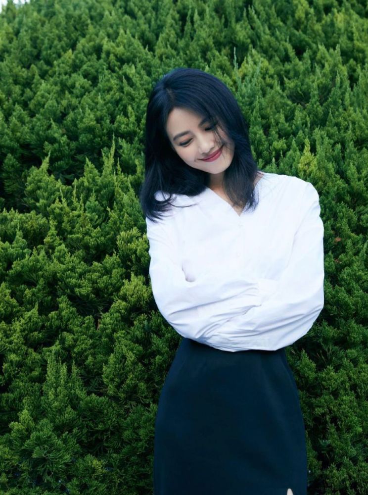 当看到高圆圆烫了"泡面卷",终于明白:什么叫发型决定气质插图7