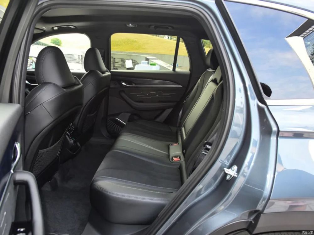 AITO问界M7外观官图发布6座中大型SUV/搭增程式动力系统班市场营销营销总监