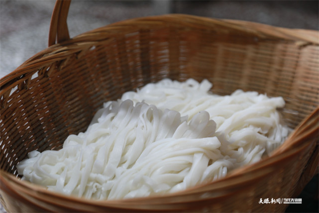 【嗨在贵州·嗦粉去】黎平切粉 家乡才有的美味_腾讯新闻