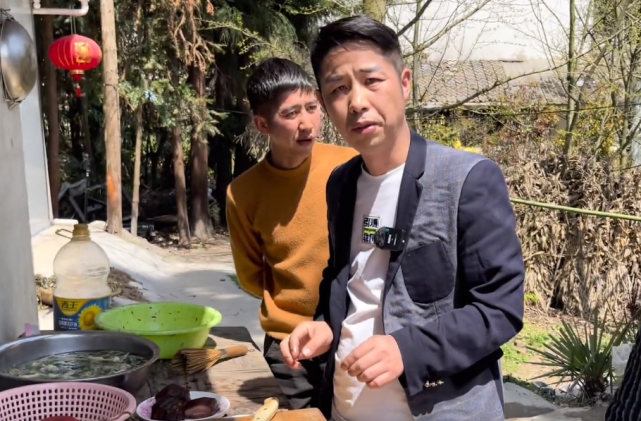 土家小木:小木拍照心不在焉,小凤却精神满满,又是牟妈妈原因?