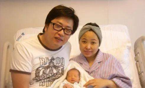 小柯最可贵的不是才华,而是不为利益所动,这些年不管名气如何与妻子