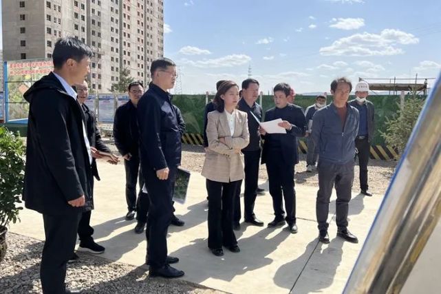 静宁县委副书记,县政府县长王蕾带队调研全县教育建设项目