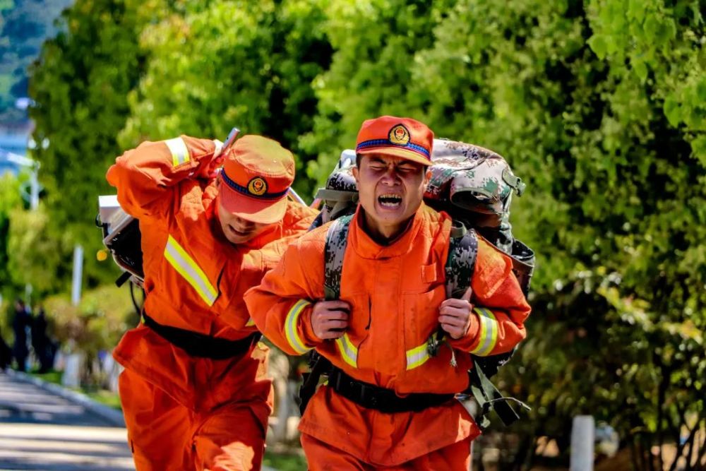 百炼成钢破茧高飞森林消防队伍新招录消防员入职训练南方集训队新训