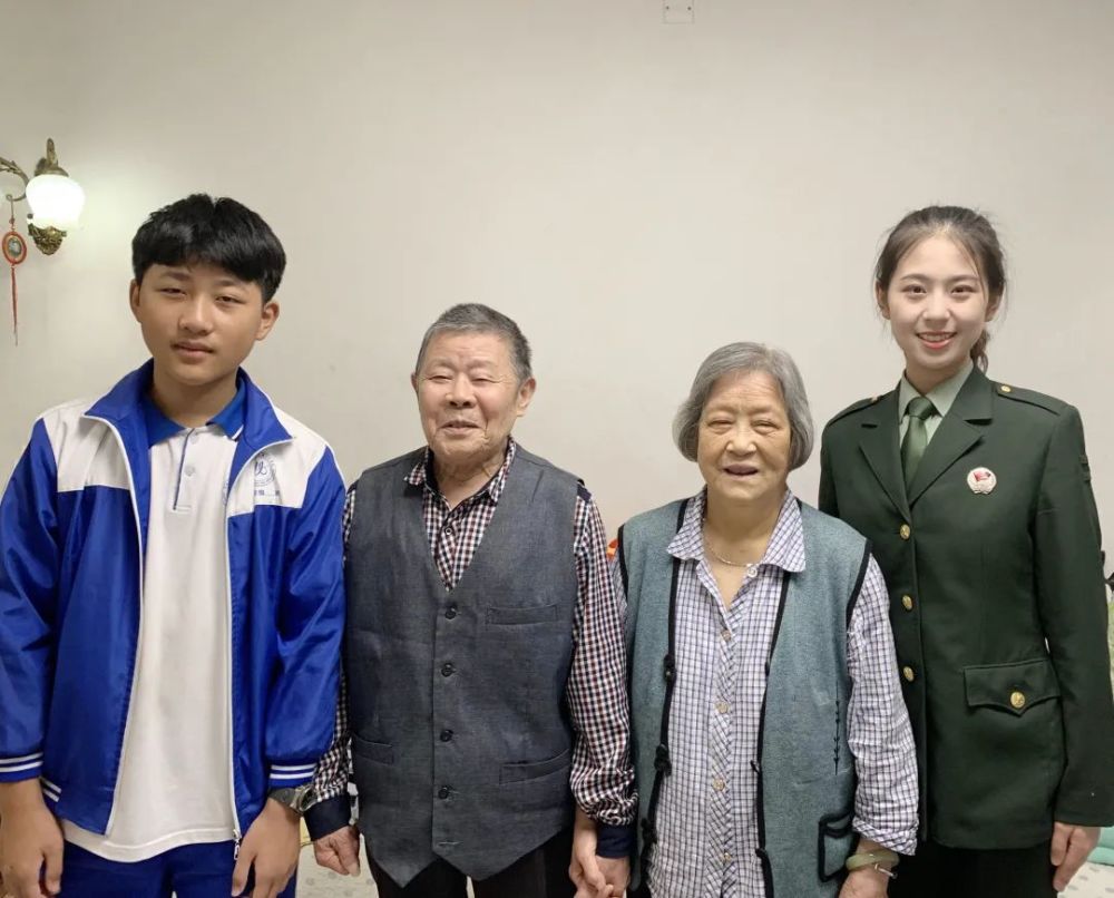 支持俄对乌特别军事行动，俄库尔干州一超市出售带“Z”图案面包