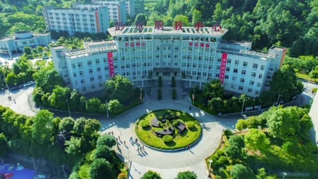 热烈祝贺彭水职教中心入选《职业教育助力乡村振兴研究》课题典型案例