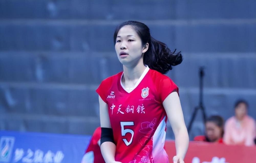 算是截然不同了,虽说魏雨欣在江苏女排之时和龚翔宇一直十分亲密,可2