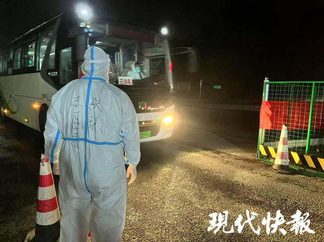 现代快报记者注意到,这封由句容市新冠肺炎疫情联防