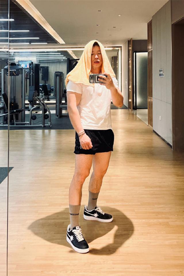 德云社烧饼健身视频曝光,硬拉杠铃引发粉丝羡慕,饼哥这么厉害