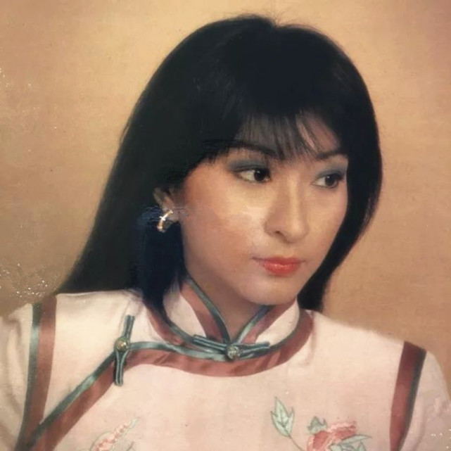 提起蒋丽萍的名字,年轻一辈的网友可能不太熟悉,事实上她曾是一位歌手