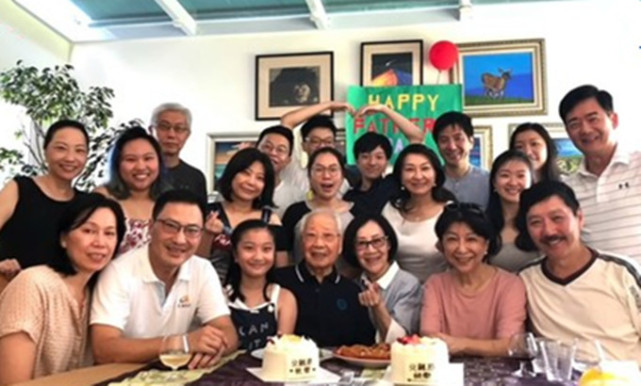 61岁蒋丽萍近况,豪门出身曾登春晚,息影后嫁律师育4名学霸子女