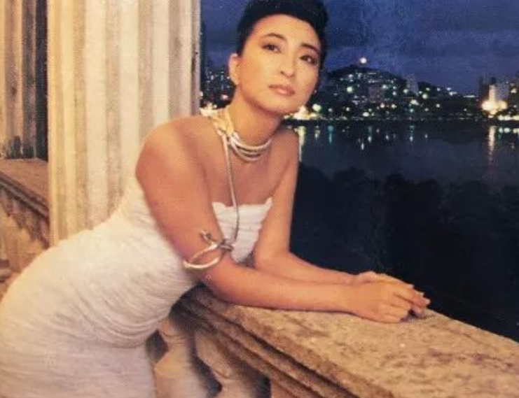 61岁蒋丽萍近况,豪门出身曾登春晚,息影后嫁律师育4名学霸子女_腾讯