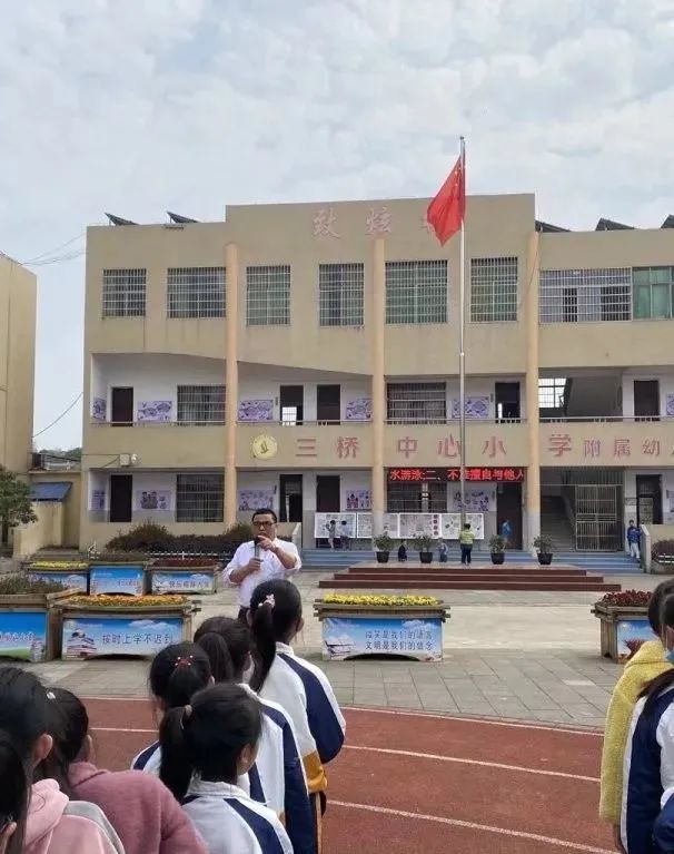 浦东新区三桥小学图片