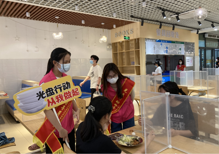 光盘行动食堂光盘就可换水果酸奶这所高校每天能减少三分之一的浪费