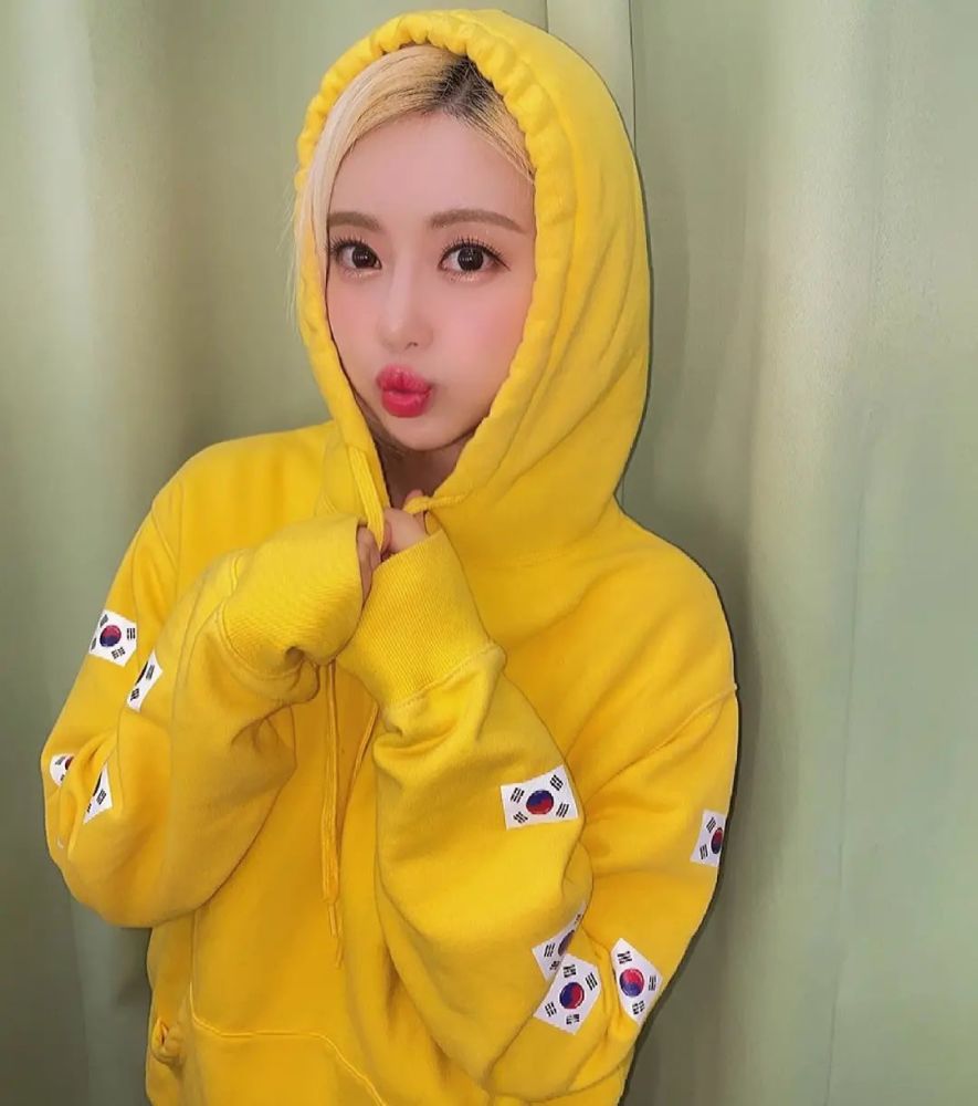 djsoda频繁上身的破洞胸衣竟然出自中国设计