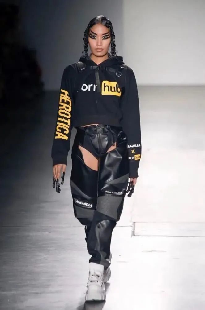 djsoda频繁上身的破洞胸衣竟然出自中国设计