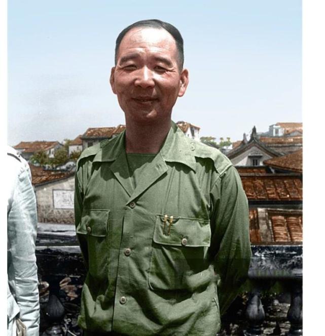 10月27日上午,孙云秀等人不幸被敌人包围后,警卫员递给孙团长一把花生