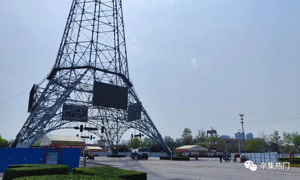 辛集市興華路電視塔路口封閉進行道路維修斷交,僅慢車道能通行,建議