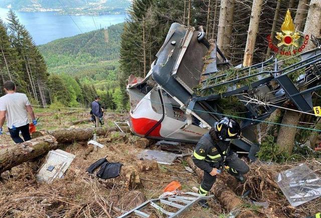 1999年贵州马岭河风景区缆车高空坠落幸存儿被韩红养成才