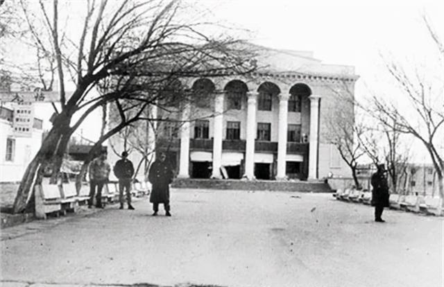 1994年克拉玛依大火:769名师生被困,325人身亡,领导安然无恙