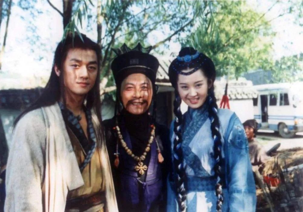《天龙八部》均有提到,其中最著名的当属在《笑傲江湖》中充当反派