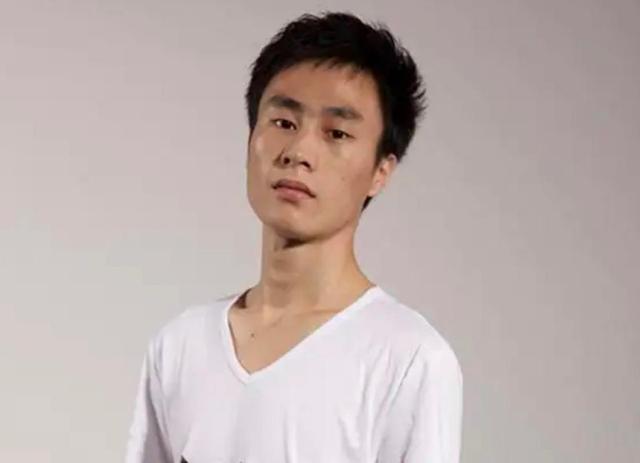 zsmj自从当上了dota2主播之后,很少有人在叫他蛛丝马迹这个名字了