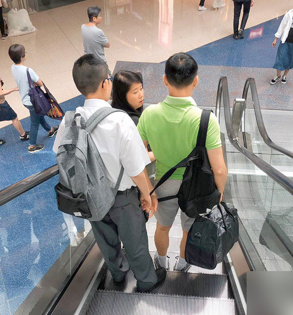 如今陈锦鸿到内地商演,打理家庭的重担全部落在杜雯惠身上.