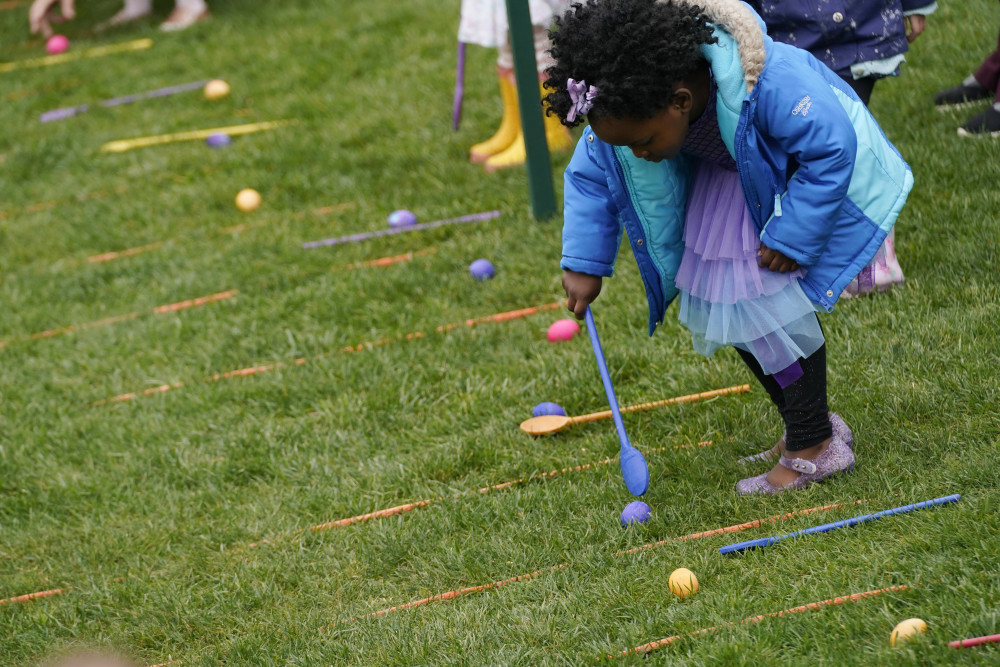 外代一线美国白宫恢复举办复活节滚彩蛋活动