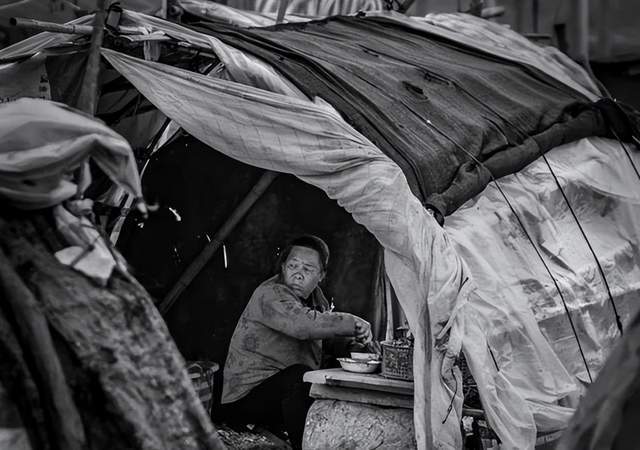 1976年村子里雨比63年还大,我在防震庵子里经历了伟人去世的噩耗