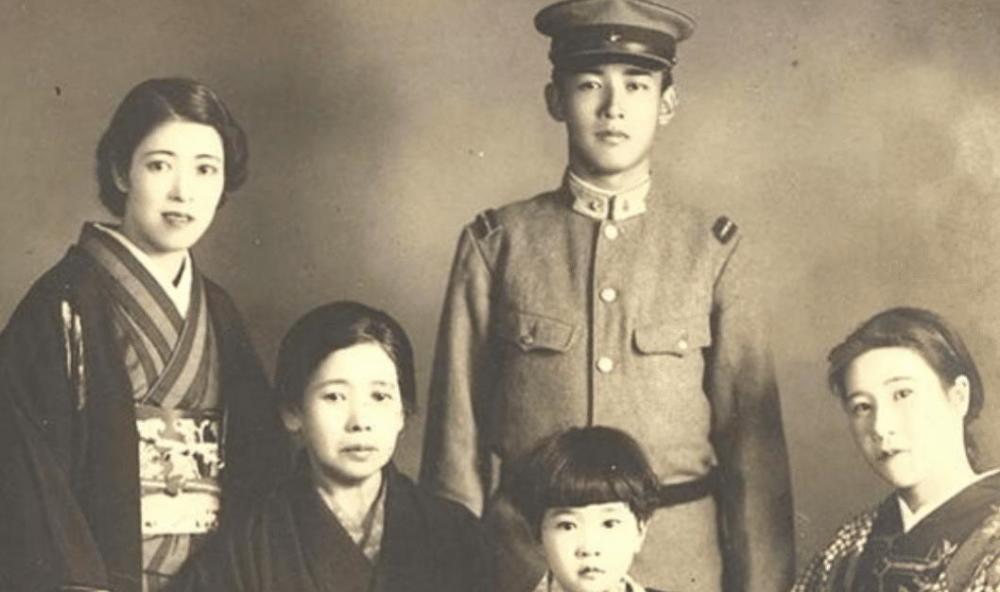 二战时期日本人喜欢穿什么衣服 招核男儿爱正装 女性不仅仅穿jk 文通新闻网 有思想的网站