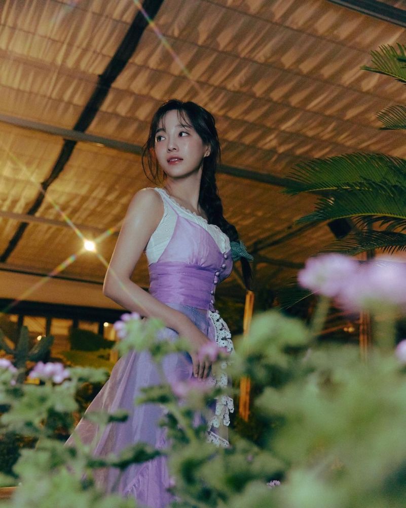 51韩团小编获悉,19日上午,韩国女演员,歌手金世正