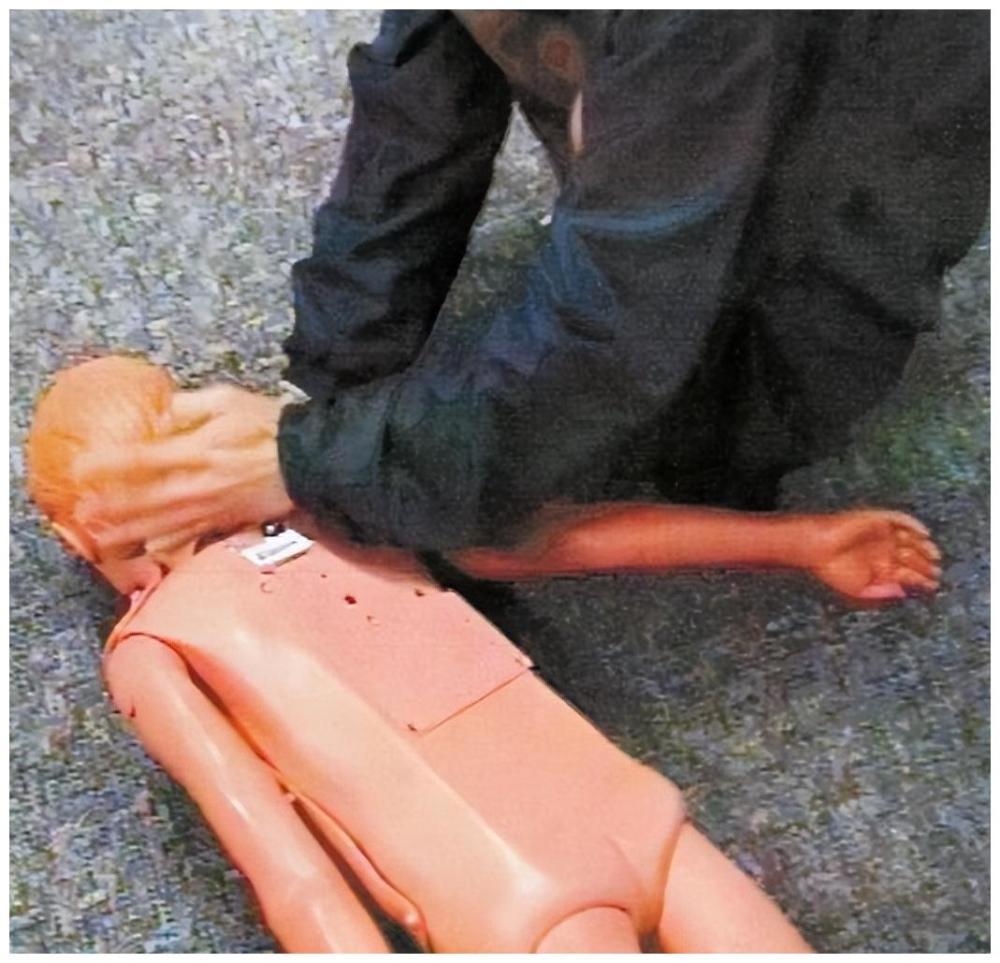 福建女童在新加坡被虐杀,3万人替凶手求情:他是低能儿_腾讯新闻