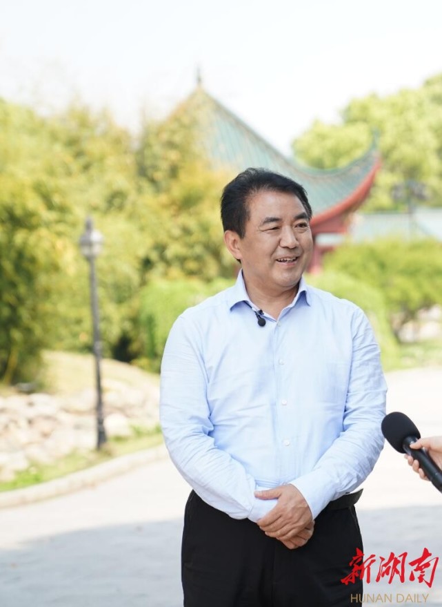 日报|做好大江大湖文章 厚植千年古城风韵——访岳阳市委书记曹普华