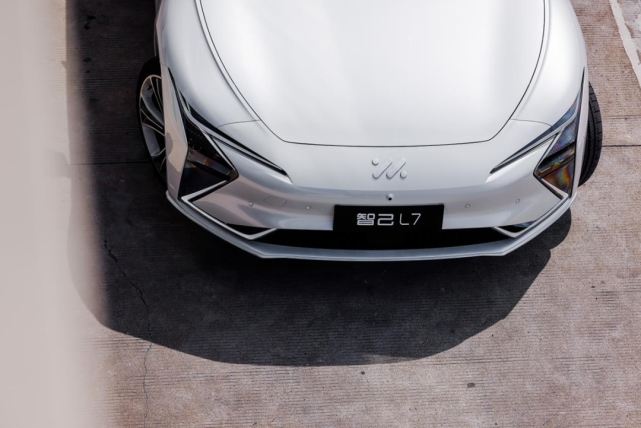 主攻豪华纯电智己l7上市36 万起售 后轮 智己l7 智己 智己汽车 电池 Isc