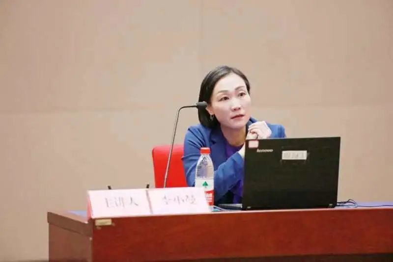 武汉新时代巾帼英雄李小曼