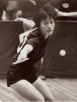 听藏品讲故事｜你知道被称为“小燕子”的上海乒乓女将是谁吗？_腾讯新闻
