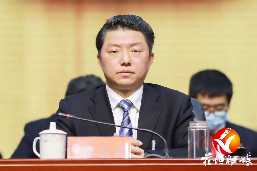 县委书记廖良辉出席会议,县人大常委会主任田宗武主持开幕会,县委副