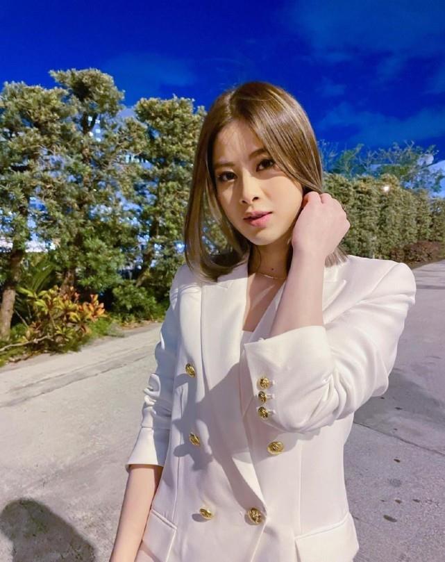 但是提到他的女儿,大家应该都很熟悉,麦一鸣的女儿就是歌手麦家瑜